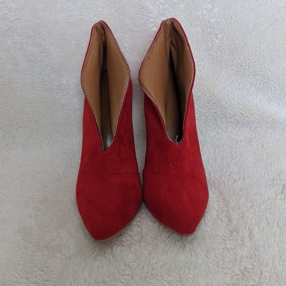 Red heels/booties